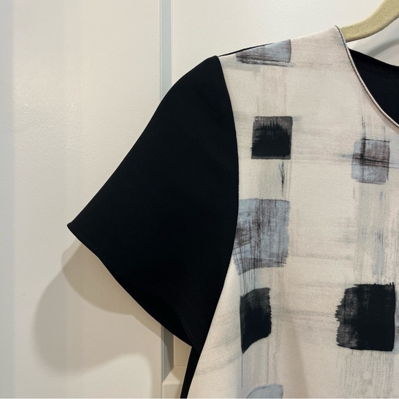 Zara Women’s White Black White Abstract Print Blouse Size Small Short Sleeve - Picture 2 of 7